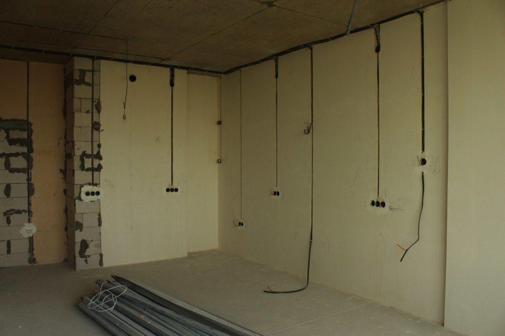 Электромонтажные работы штраборезом в коттедже Энгельс